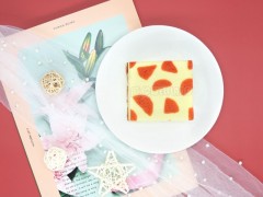 ����ɫ����Ȼ